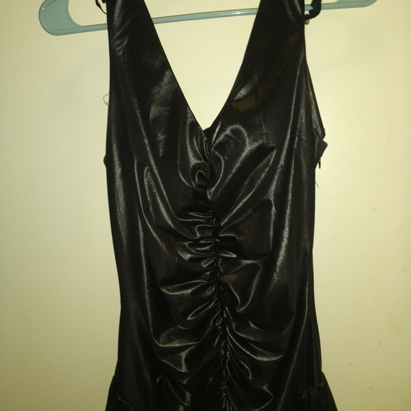 Women's dress - Picture 3 of 8